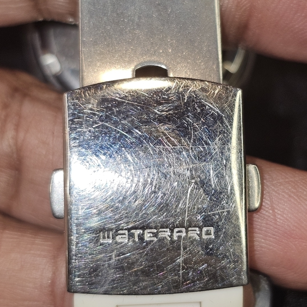 Vintage Guess Watch - Picture 10 of 10